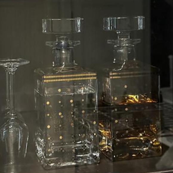 LAST ONE🔥Bistro Tile Decanter - Picture 9 of 11